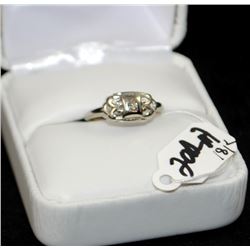 LADIES 18K WHITE GOLD ANTIQUE DIAMOND RING