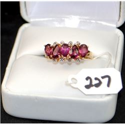 LADIES 10K YELLOW GOLD AMETHYST & DIAMOND RING