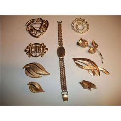 5 PINS, 2 BROOCHES AND BRACELET