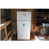 Image 1 : WHITE WESTINGHOUSE FRIDGE/FREEZER COMBO