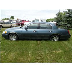 2002 Lincoln Towncar -needs A/C line repair SN#-1LNHM82W42Y657231
