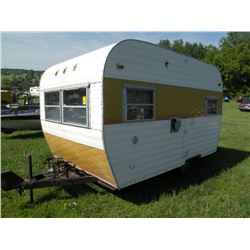 Fish house on wheels -SELLS NO TITLE