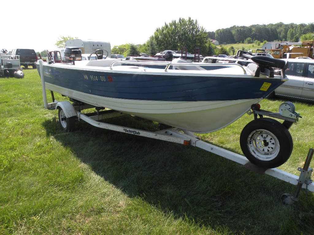 1978 Crestliner 16 ft boat w/trailer SNCRL77894M78H