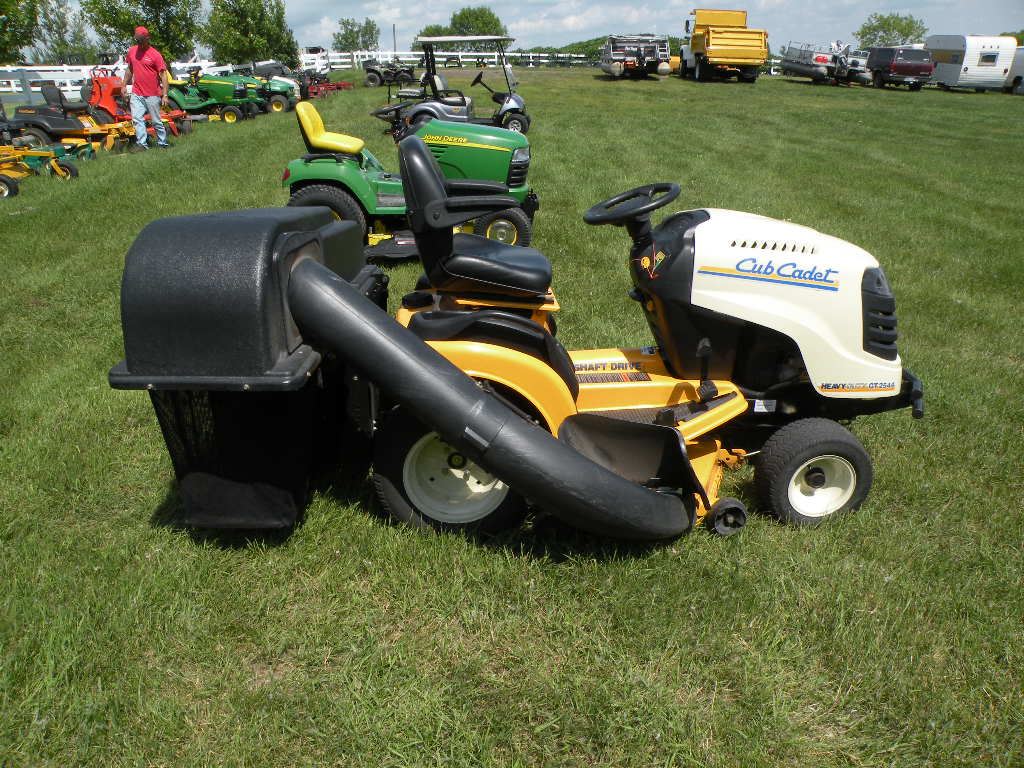Cub Cadet GT 2544 w/bagger SN1A098G30106