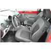 Image 7 : 00 Volkswagen New Beetle 2 Dr  Turbo Hatchback - ADT - DRIVE