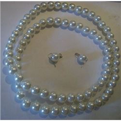 Earring and necklace pearl set