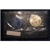 Image 2 : 172. 1973 S Eisenhower Uncirculated Silver Dollar in original cellophane and blue envelope with lite