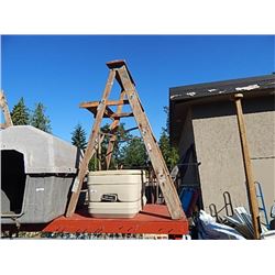 LADDER - WOOD - 4'