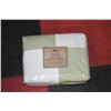 Image 1 : 500 THREAD COUNT WHITE / GREEN DUVET SET