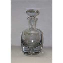 ESTATE GLASS DECANTER WITH LID