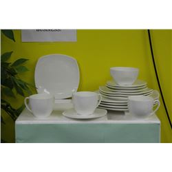 20 PIECE BONE CHINA DINNERWARE SET