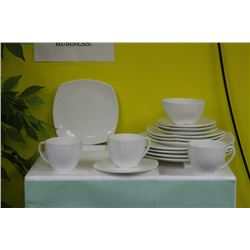 20 PIECE BONE CHINA DINNERWARE SET