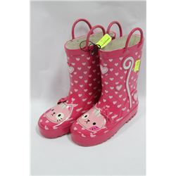 PAIR OF CHILDRENS BOOTS AS THEY COME