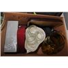Image 1 : BOX OF KITCHEN ITEMS