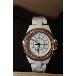 WHITE QUARTZ WOMENS WATCH