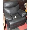 Image 1 : BLACK LEATHERETTE ELECTRIC RECLINING SOFA CHAIR