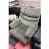 Image 4 : NEW FABRIC RECLINING LIFT CHAIR