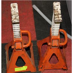2 HEAVY DUTY JACKS