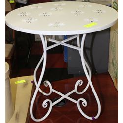 INDOOR/OUTDOOR SHOWHOME WHITE END TABLE