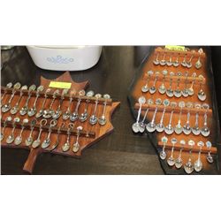 WOOD MINI SPOON WALL HANGING WITH CONTENTS X2