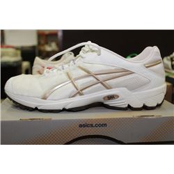 ASICS SIZE 10 1/2 UNISEX RUNNERS