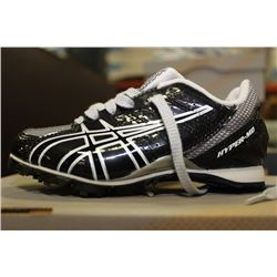 ASICS SIZE 1 MENS CLEATS