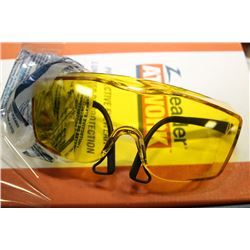 CASE OF LEADER SAFETY GLASSES AMBER/B LENS