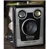 Image 1 : BROWNIE SIX-20 MODEL D VINTAGE ENGLISH CAMERA