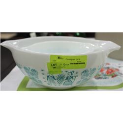 2 VINTAGE MIXING BOWLS