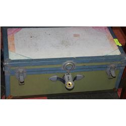 MEDIUM SIZED VINTAGE STORAGE TRUNK