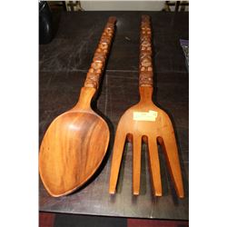 LG WOOD SPOON AND FORK WALL HANGINGS