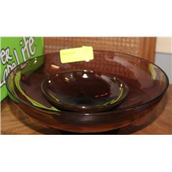 PAIR OF PURPLE GLASS BOWLS