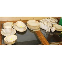 LARGE ESTATE NORTAKE DISH SET