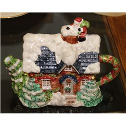ESTATE CHRISTMAS CERAMIC TEAPOT