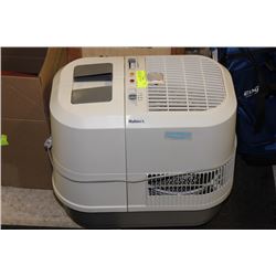 HOLMES 3-SPEED PORTABLE HUMIDIFIER ON