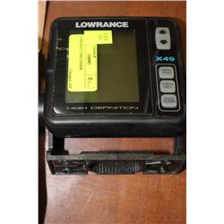 LOWRANCE FISH FINDER