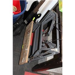 COLLAPSIBLE WORK BENCH