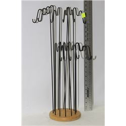 NECKLACE / ORNAMENT HANGER