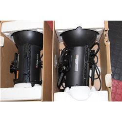 COURTENY SOLAFLASH STAGE LIGHT X2