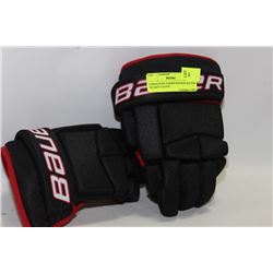 JOHNATHAN TOEWS EDITION BAUER HOCKEY GLOVE