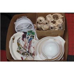 BOX W/ VINTAGE PYREX MIXING BOWLS,