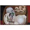 Image 1 : BOX W/ VINTAGE PYREX MIXING BOWLS,