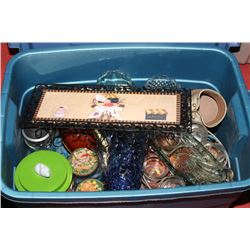 MISC HOUSEWARE & COLLECTIBLES IN LARGE TOTE