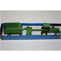 JOHN DEERE TRACTOR SET