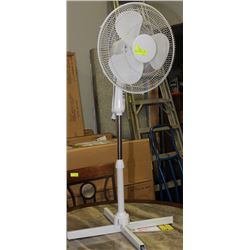 WHITE 3SPD OSCILLATING FLOOR FAN