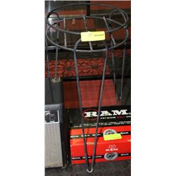 METAL PLANT STAND