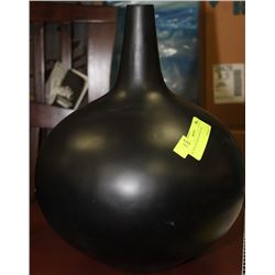 BLACK GOURD SHAPED VASE