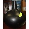 Image 1 : BLACK GOURD SHAPED VASE