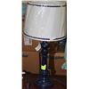 Image 1 : BLUE AND WHITE TABLE LAMP