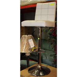 WHITE LEATHERETTE & CHROME TONE BAR STOOL X5
